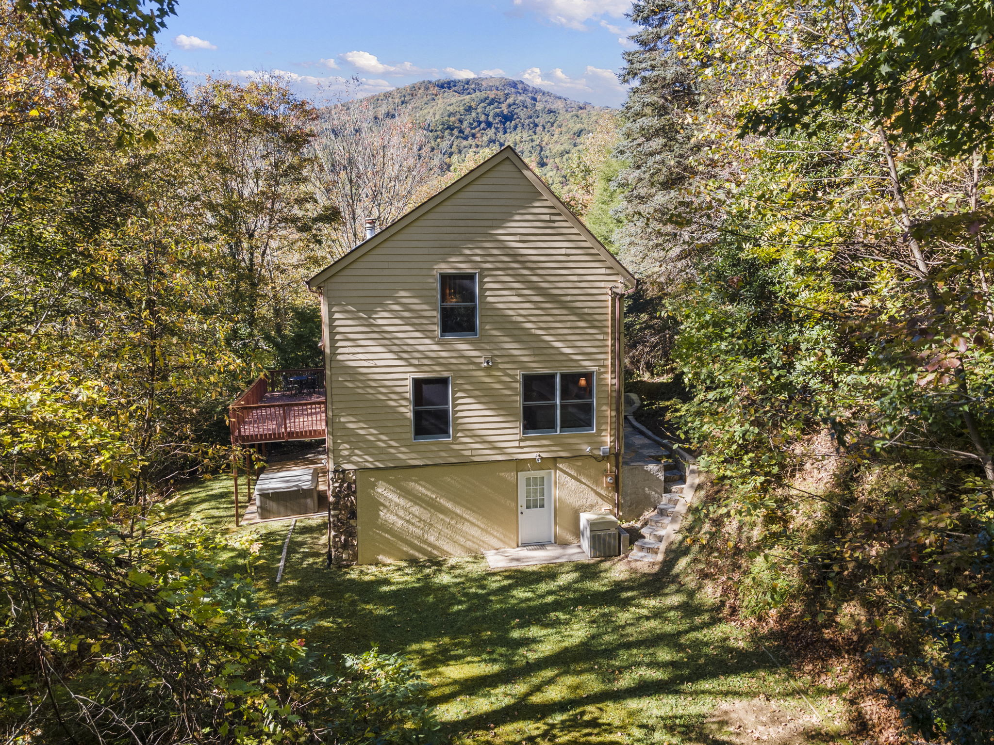 40 Maplewood Dr, Maggie Valley, NC 28751, USA Photo 3
