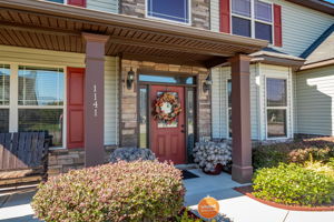 Front Porch/Entrance