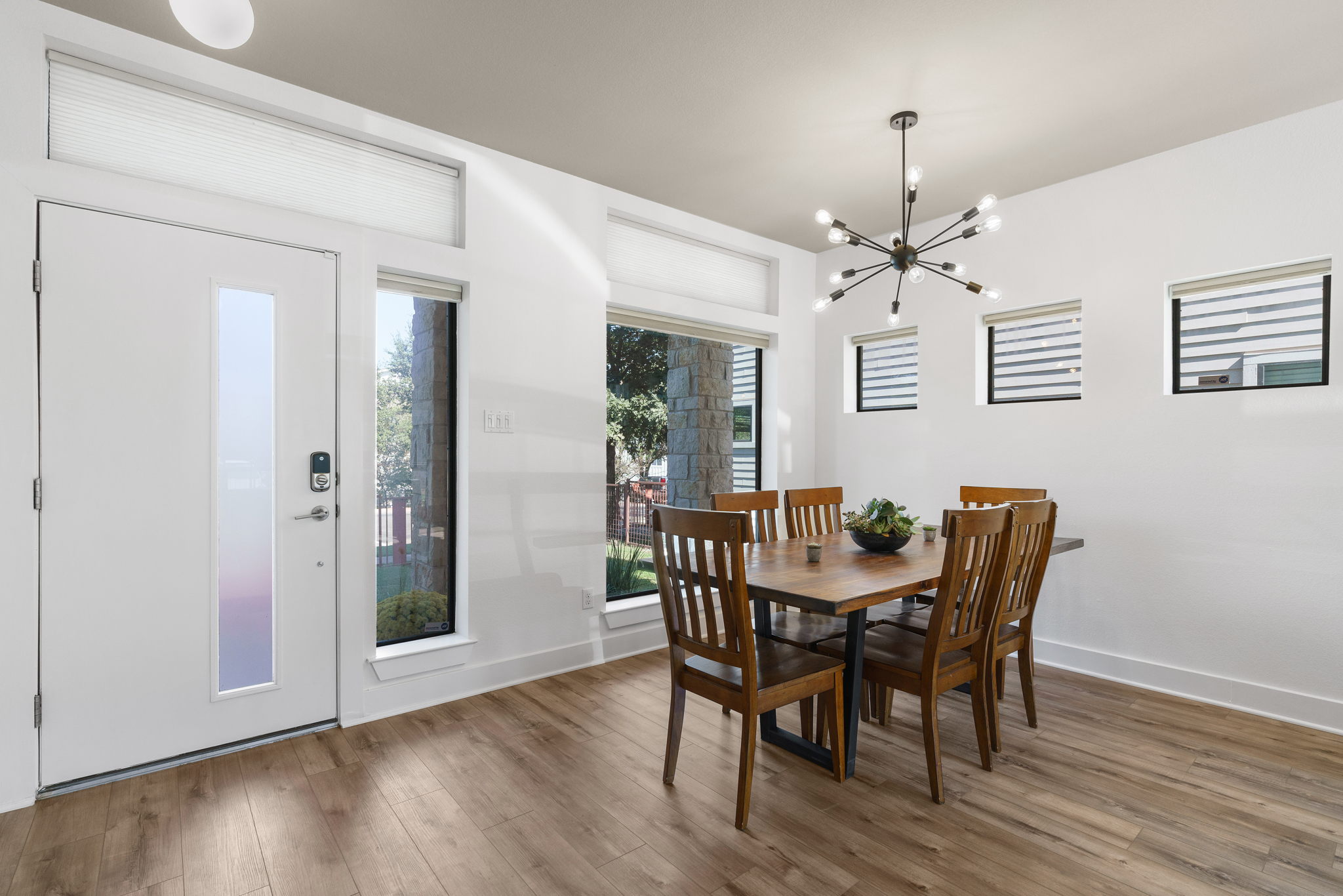 2001 Carlson Dr, Austin, TX 78741, USA Photo 4