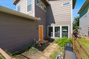 2001 Carlson Dr, Austin, TX 78741, USA Photo 30