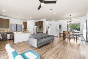 2001 Carlson Dr, Austin, TX 78741, USA Photo 8