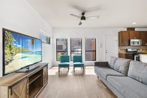 2001 Carlson Dr, Austin, TX 78741, USA Photo 9