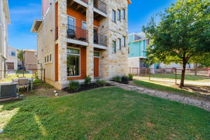 2001 Carlson Dr, Austin, TX 78741, USA Photo 1