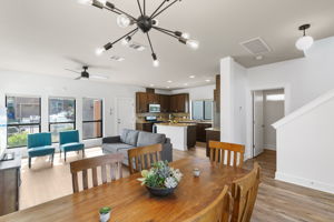 2001 Carlson Dr, Austin, TX 78741, USA Photo 4