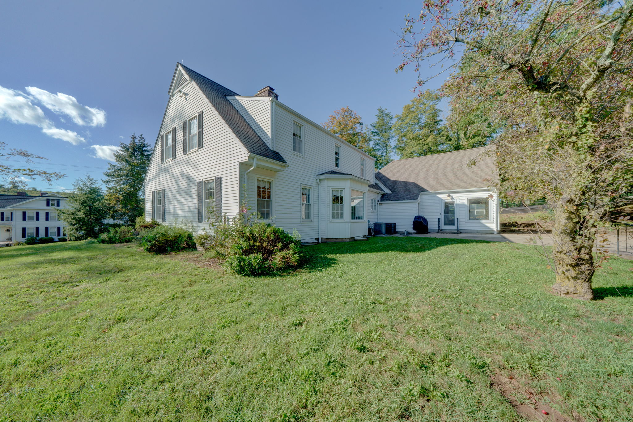 1697 Chamberlain Hwy, Berlin, CT 06037, USA Photo 6