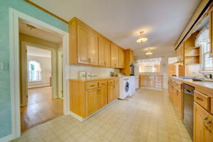 1697 Chamberlain Hwy, Berlin, CT 06037, USA Photo 22