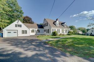 1697 Chamberlain Hwy, Berlin, CT 06037, USA Photo 4
