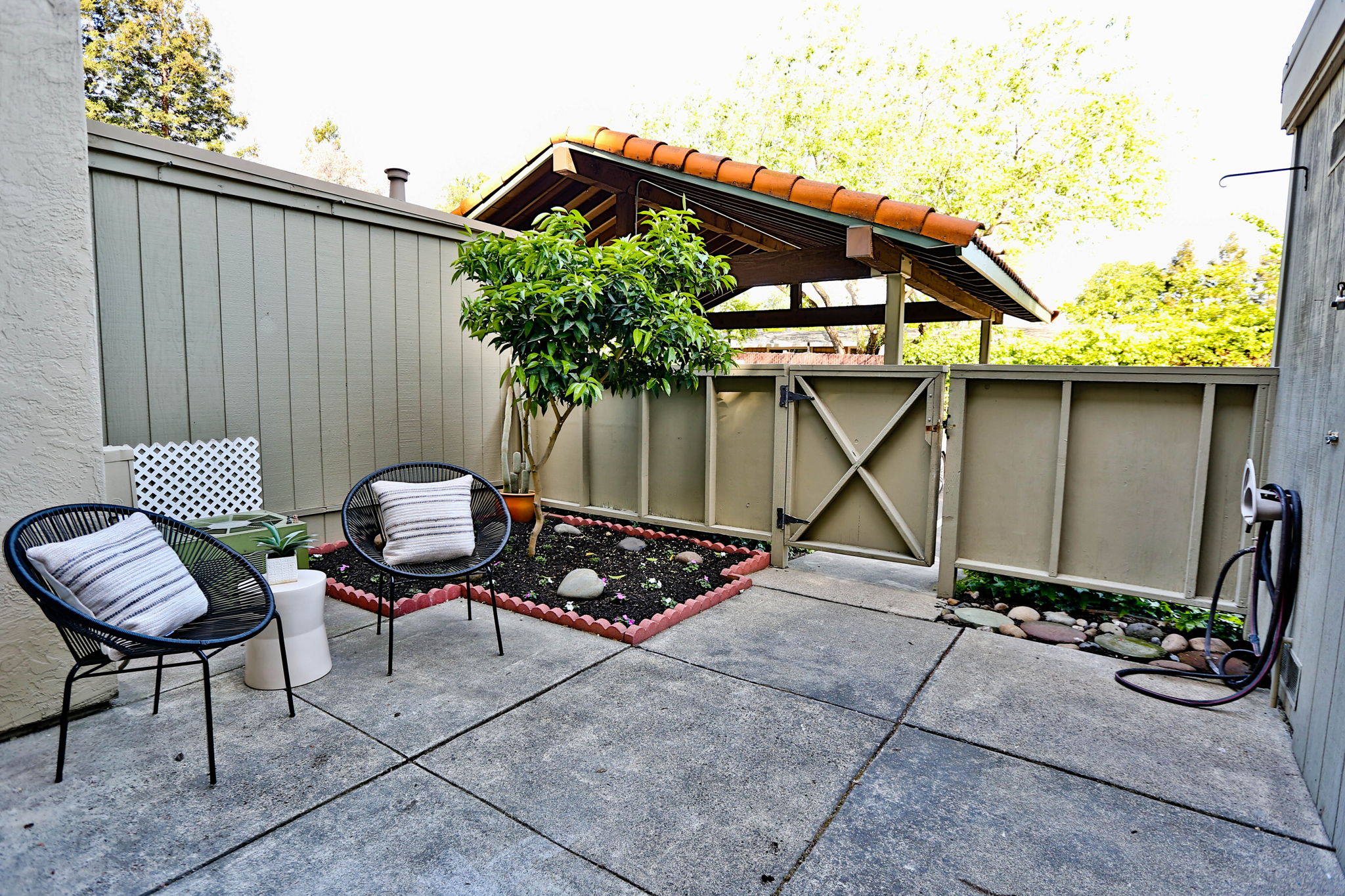 Large Back Patio - Think strings of lights!