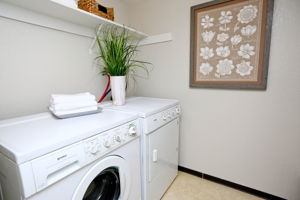 Laundry Room with appliances