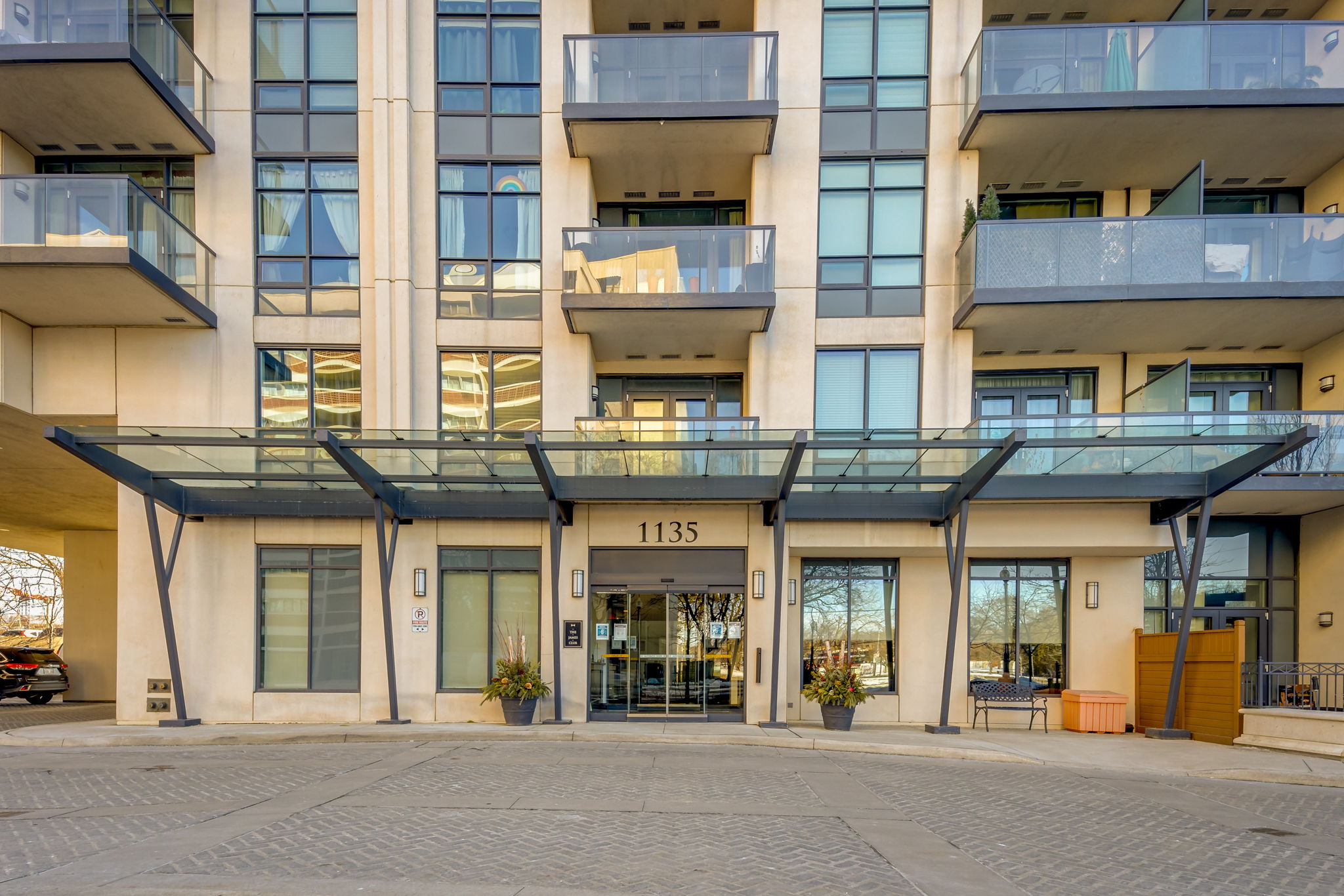 1135 Royal York Rd Unit 1206, Toronto, ON M9A 4A7 Open House Media