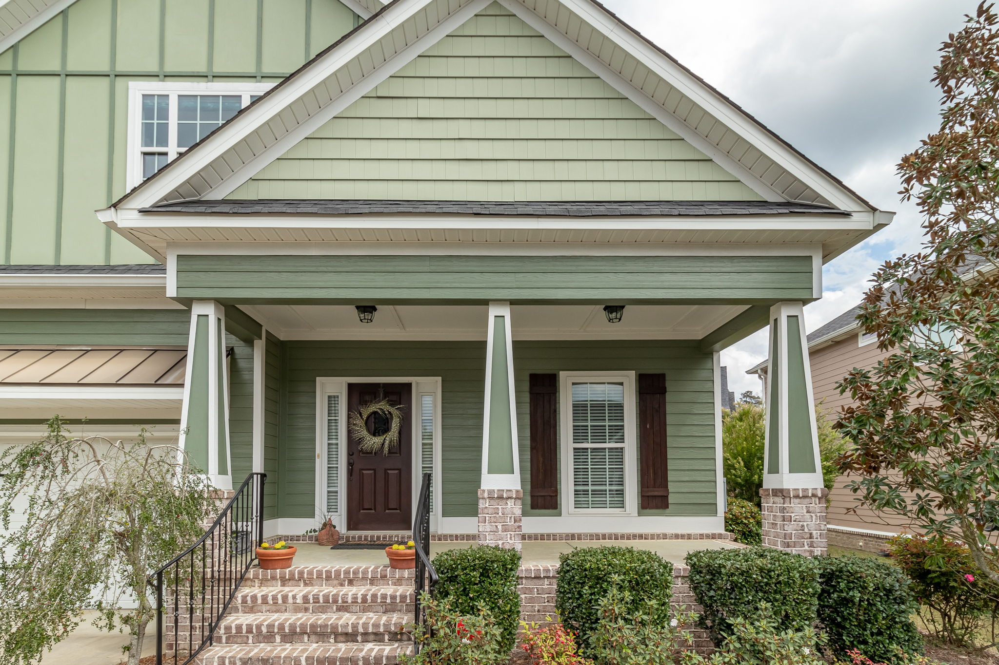 Front Porch/Entrance