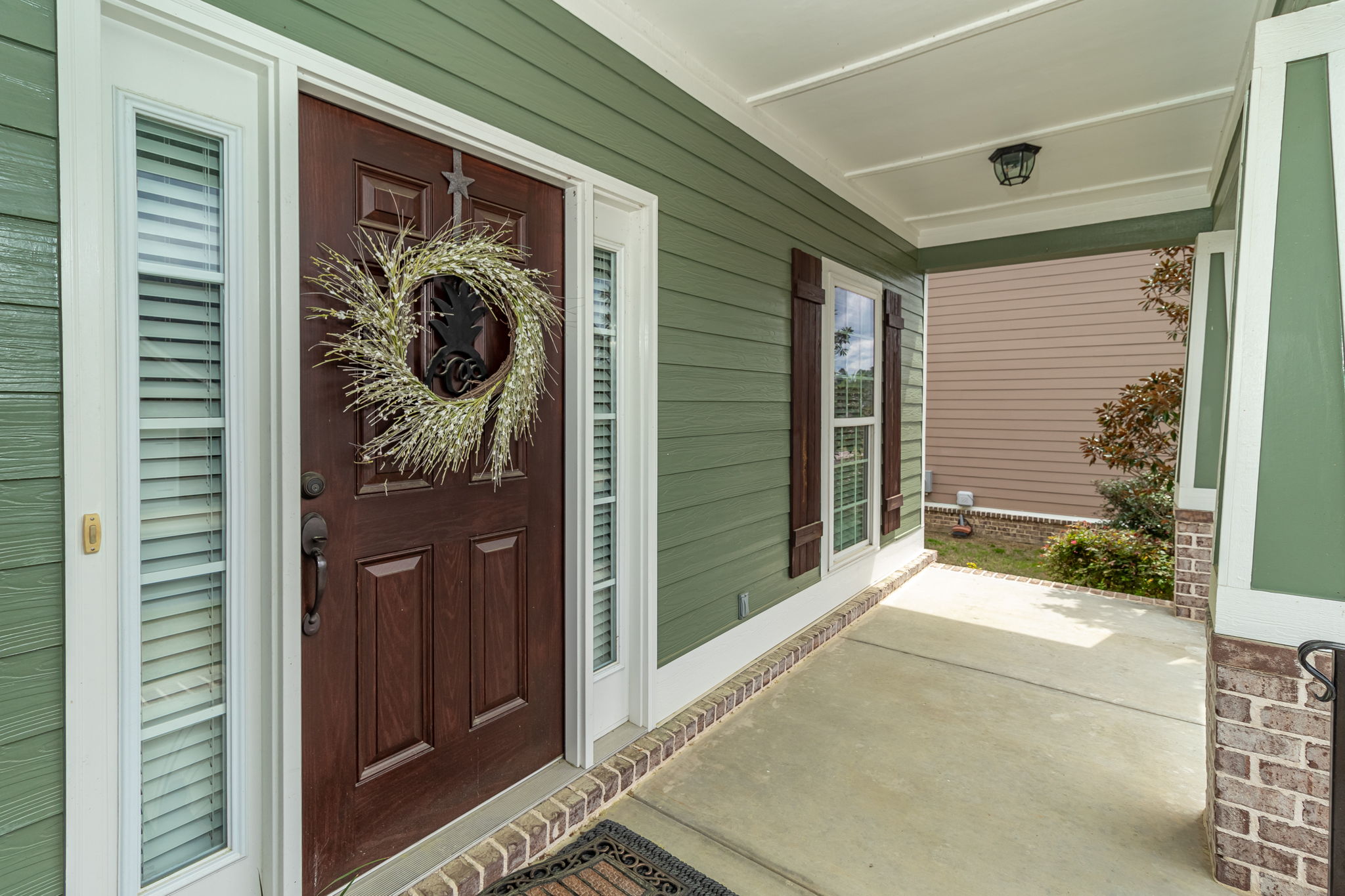 Front Porch/Entrance