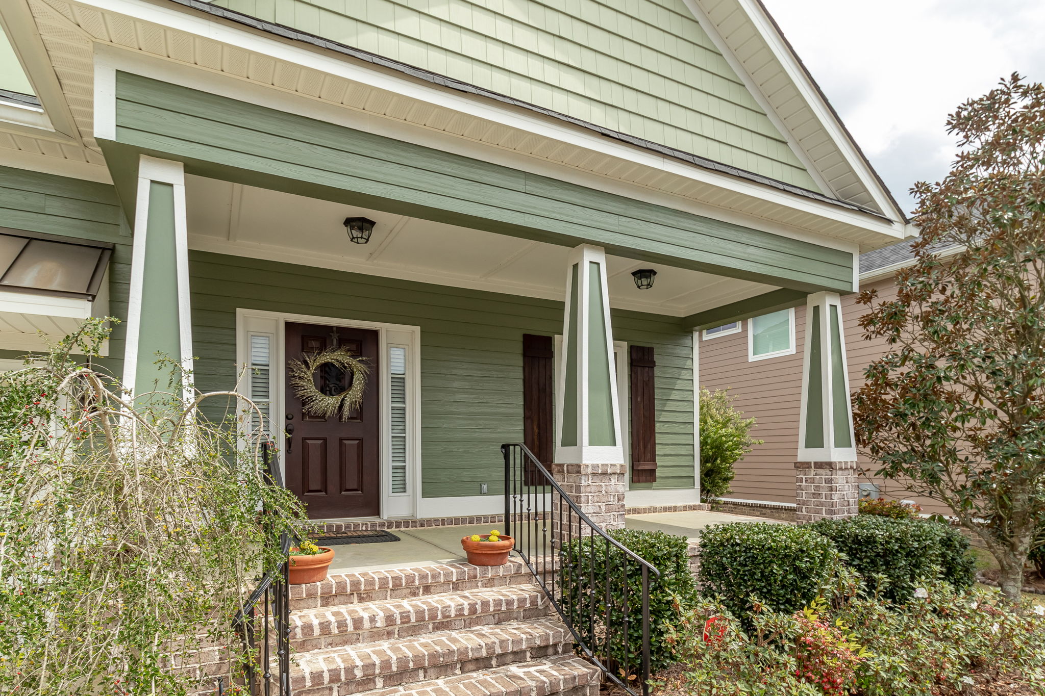 Front Porch/Entrance