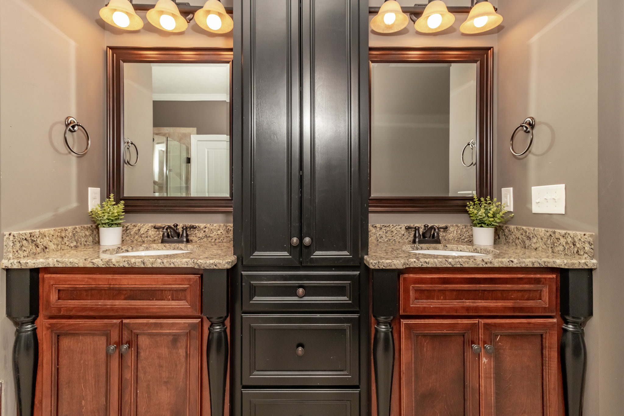 Owner's En-Suite Bath