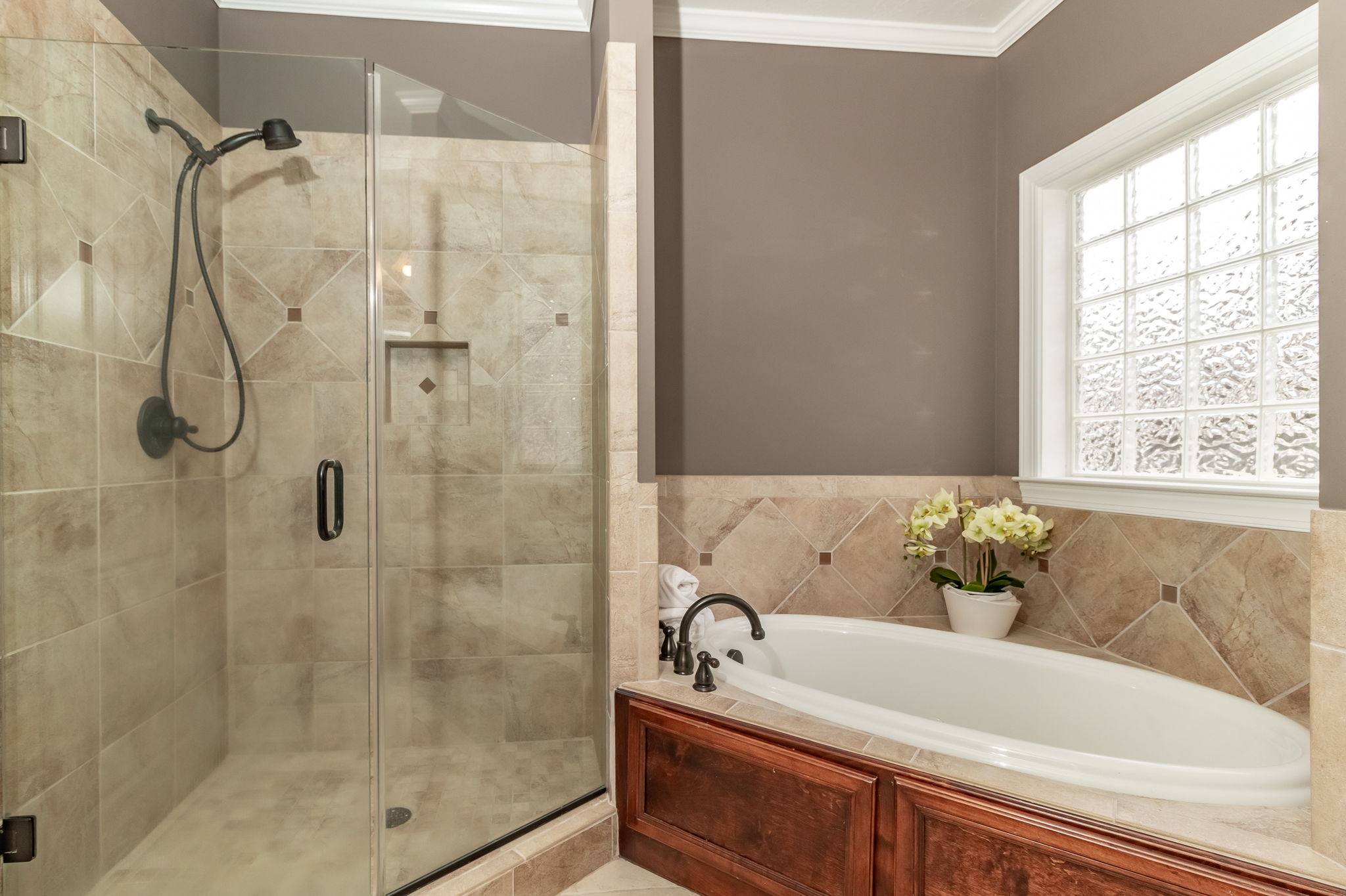Owner's En-Suite Bath