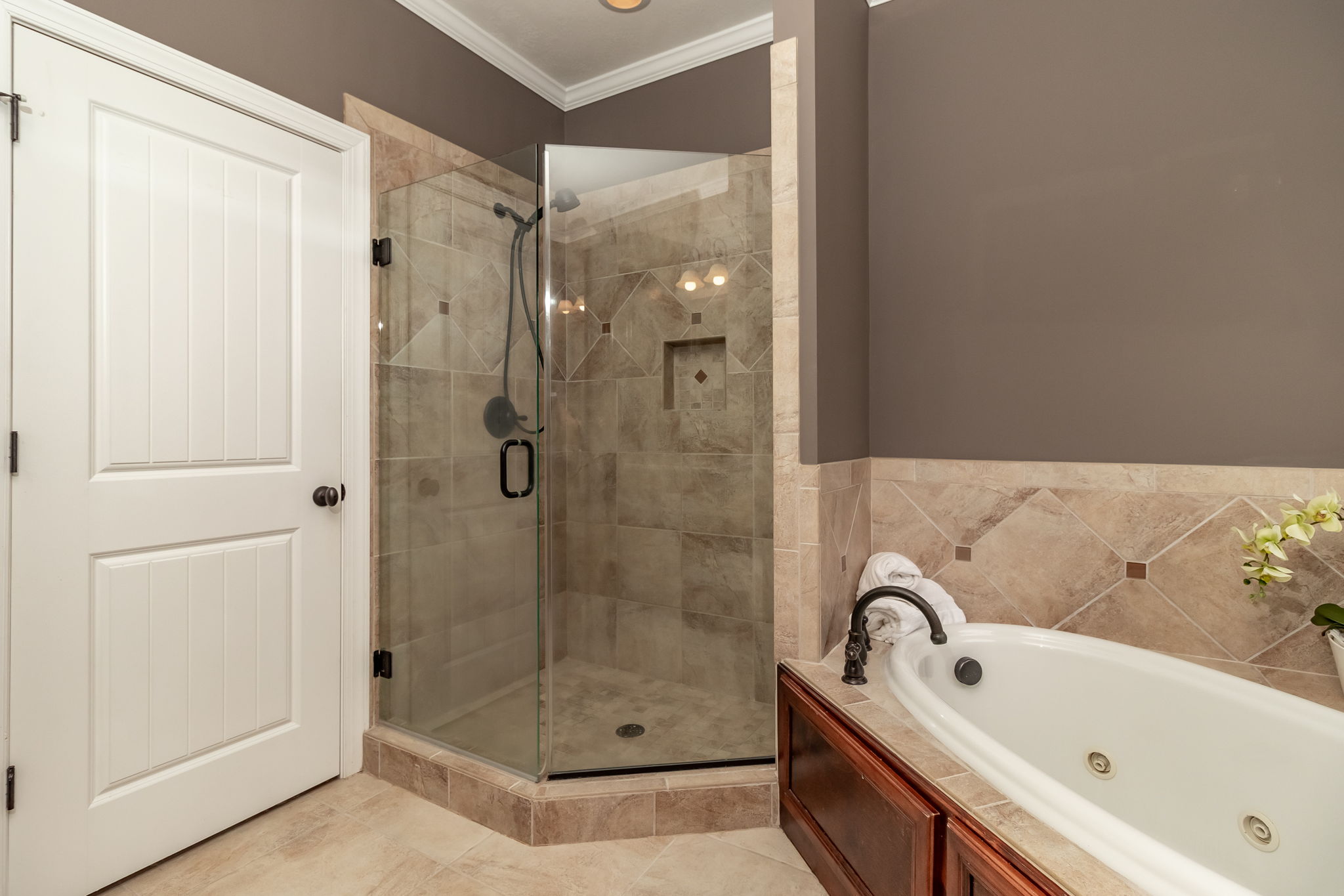 Owner's En-Suite Bath