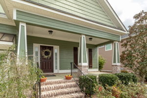 Front Porch/Entrance