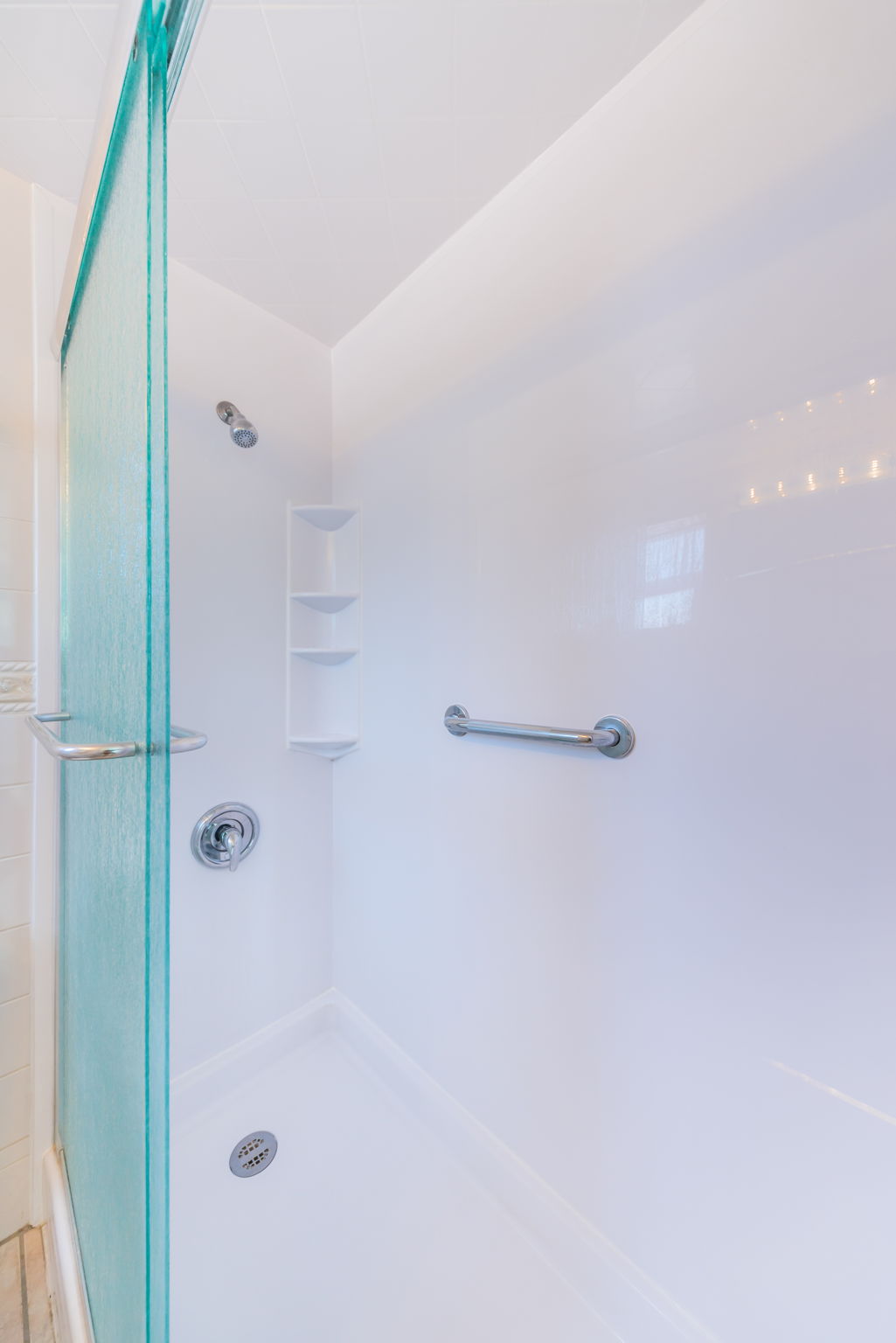 Bathroom 1b-2