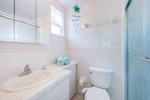 Bathroom 1a-2