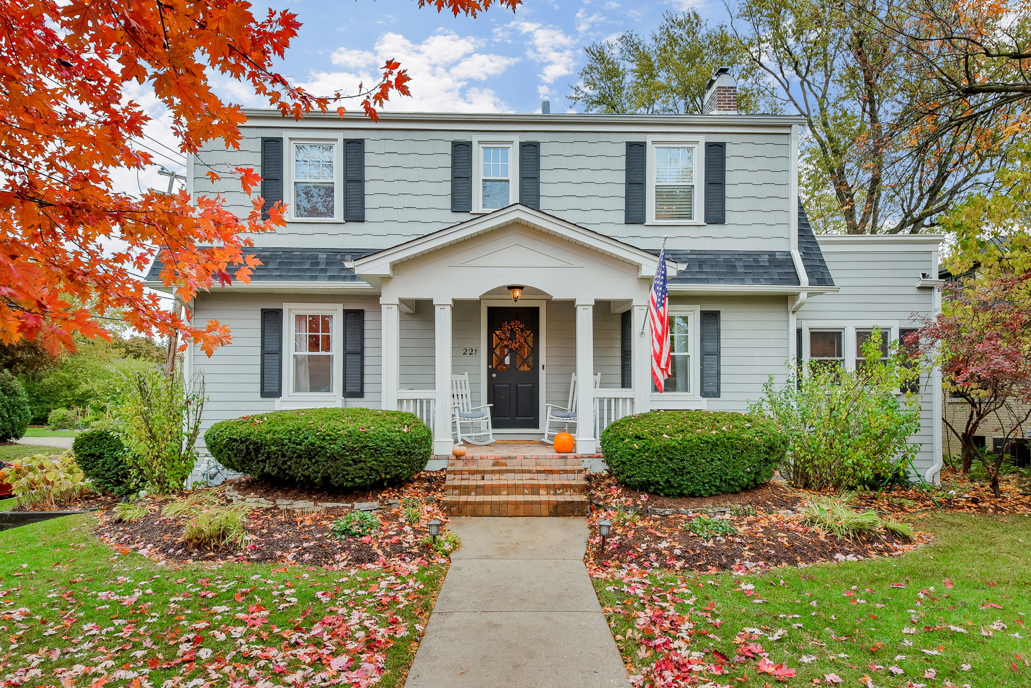 221 N Main St, Glen Ellyn, IL 60137 Portraits of Home