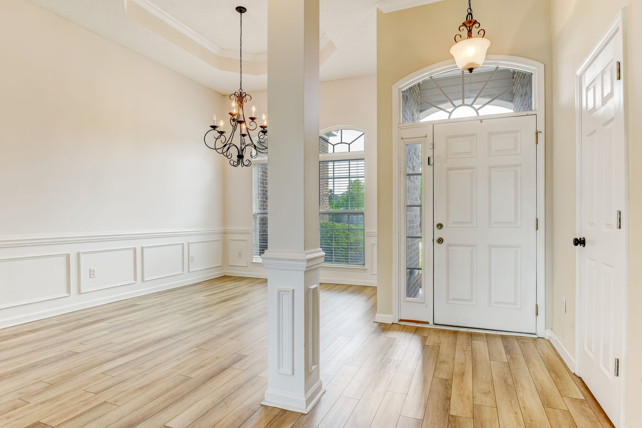 Foyer/Dining Room