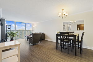 25 Trailwood Dr Unit 801, Mississauga, ON L4Z 3K9, CA Photo 4