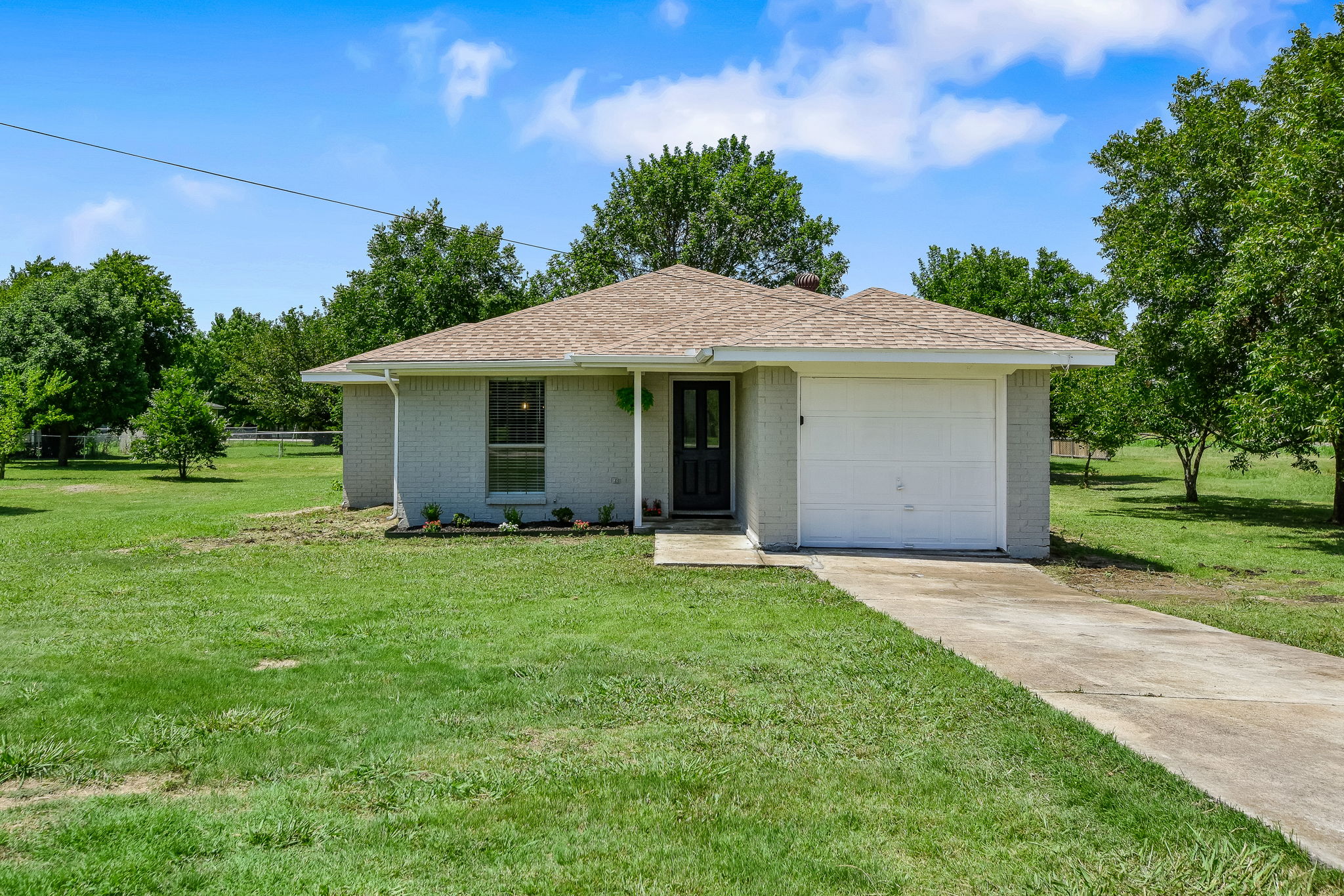 103 Beach St, Venus, TX 76084 Gold Sprint Media