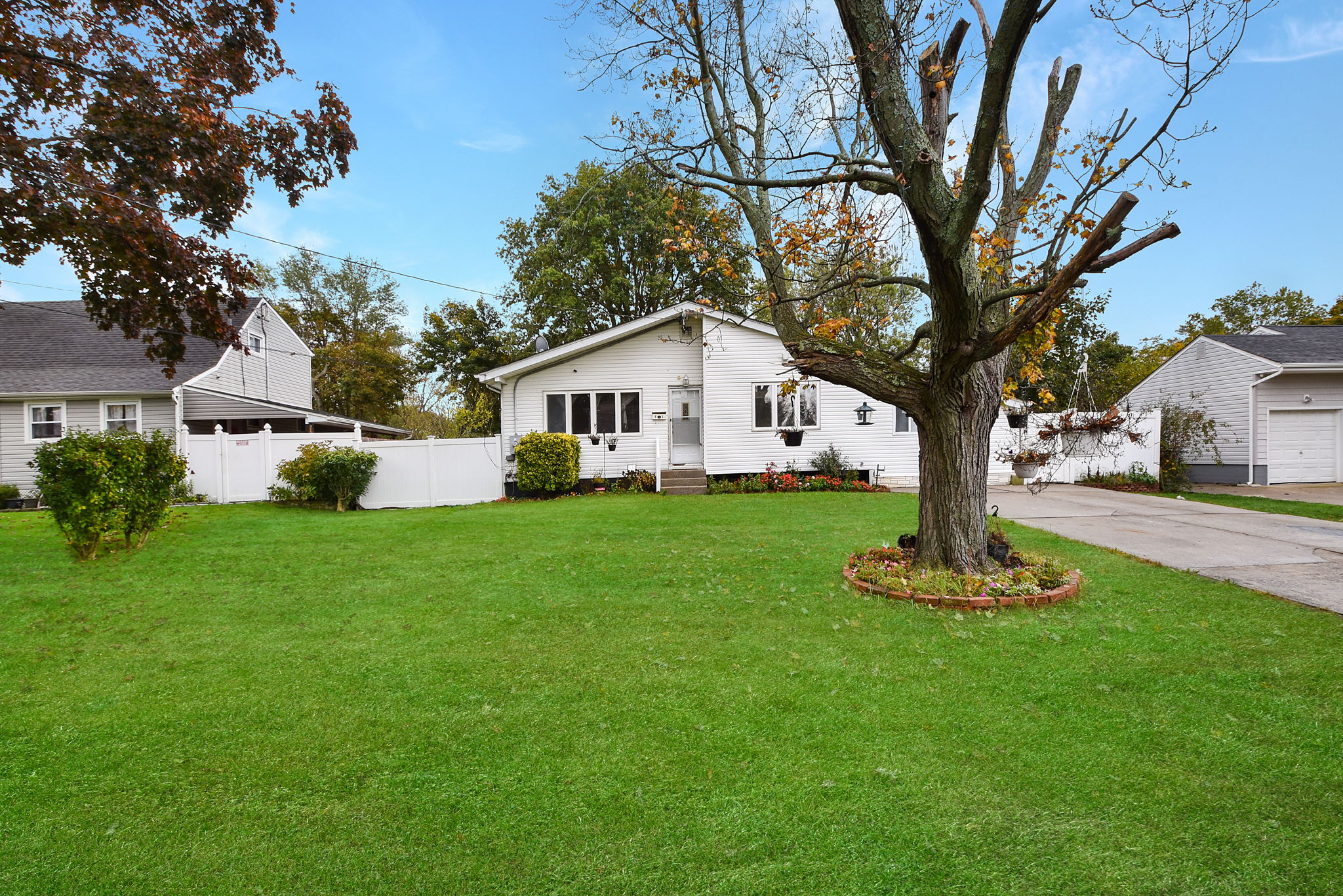 9 Par Ln S, Brentwood, NY 11717 IPB photo