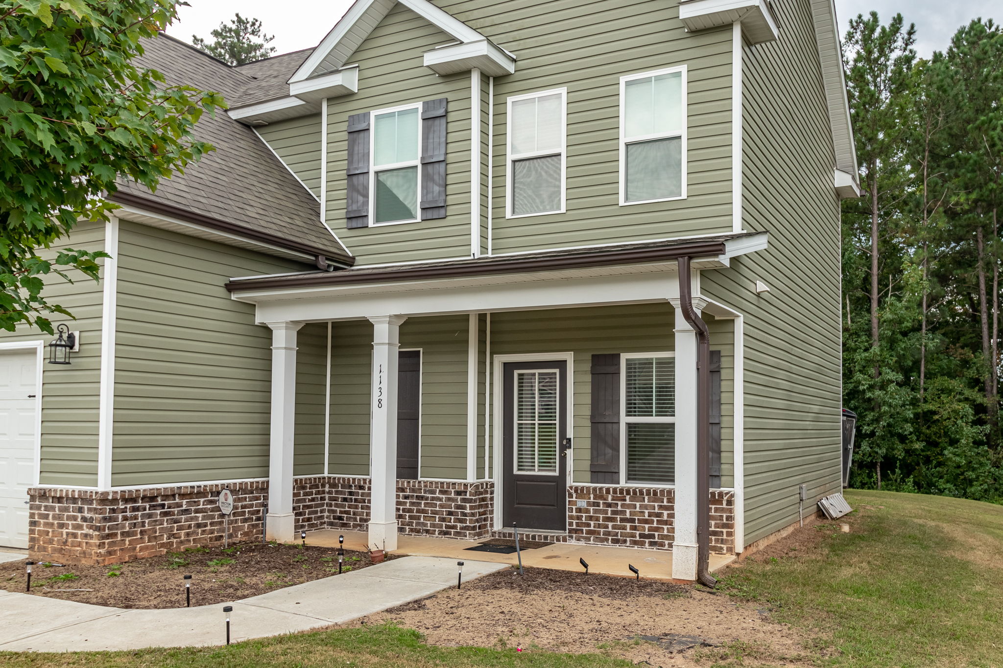 Front Porch/Entrance