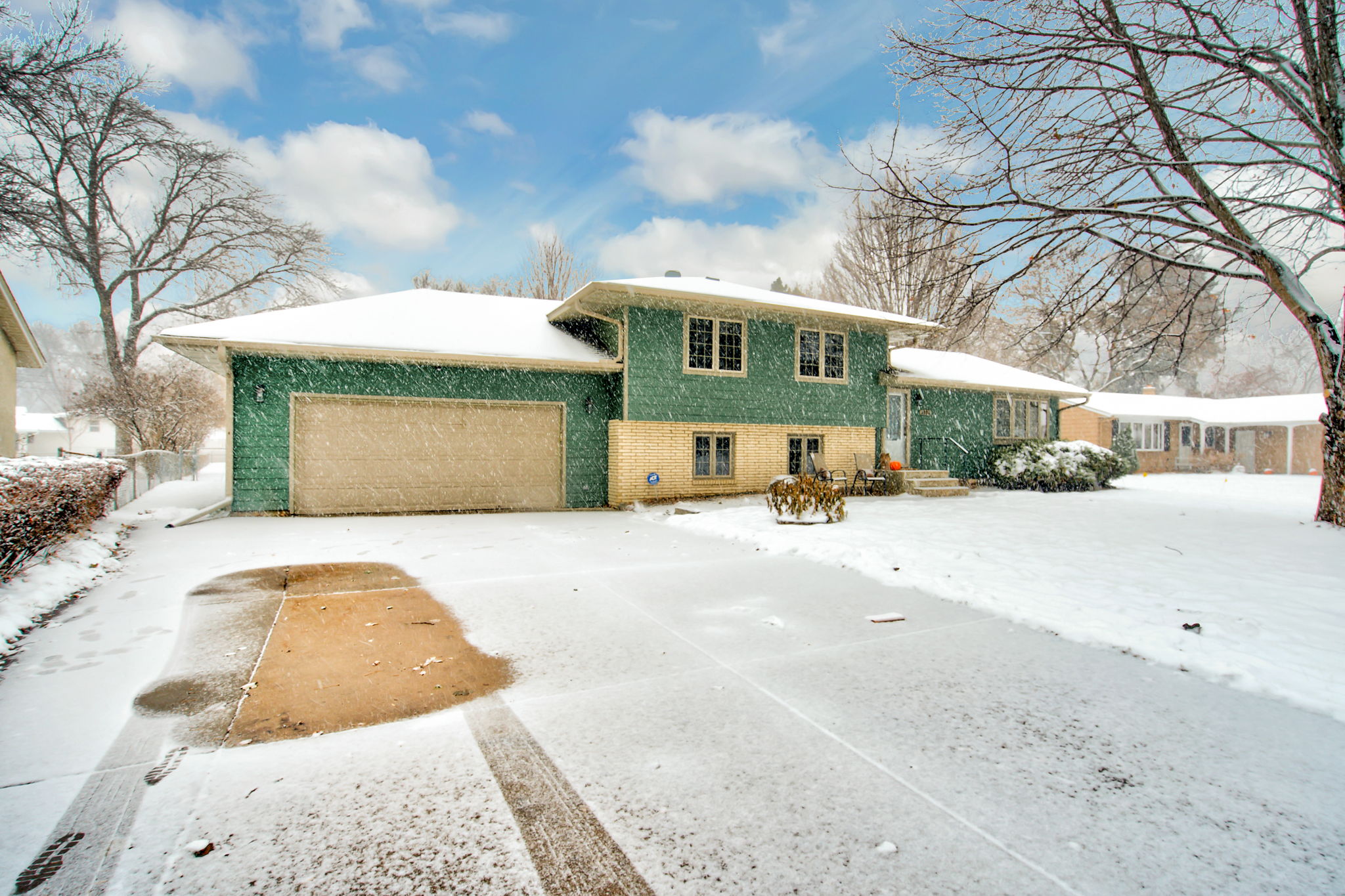 2181 Lakeaires Blvd, White Bear Lake, MN 55110, US Photo 2