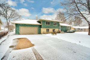 2181 Lakeaires Blvd, White Bear Lake, MN 55110, US Photo 1
