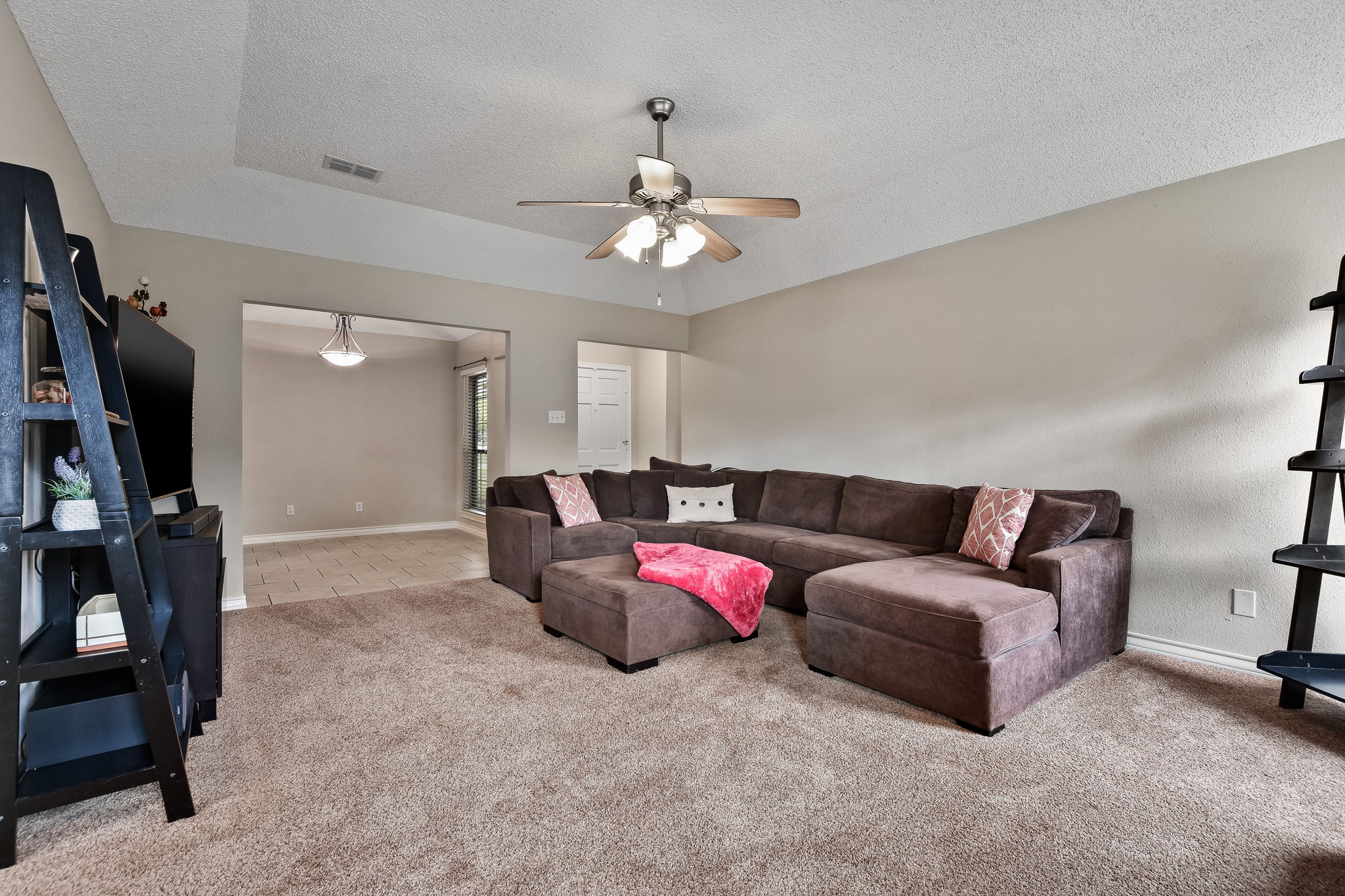 008-Living Room-FULL