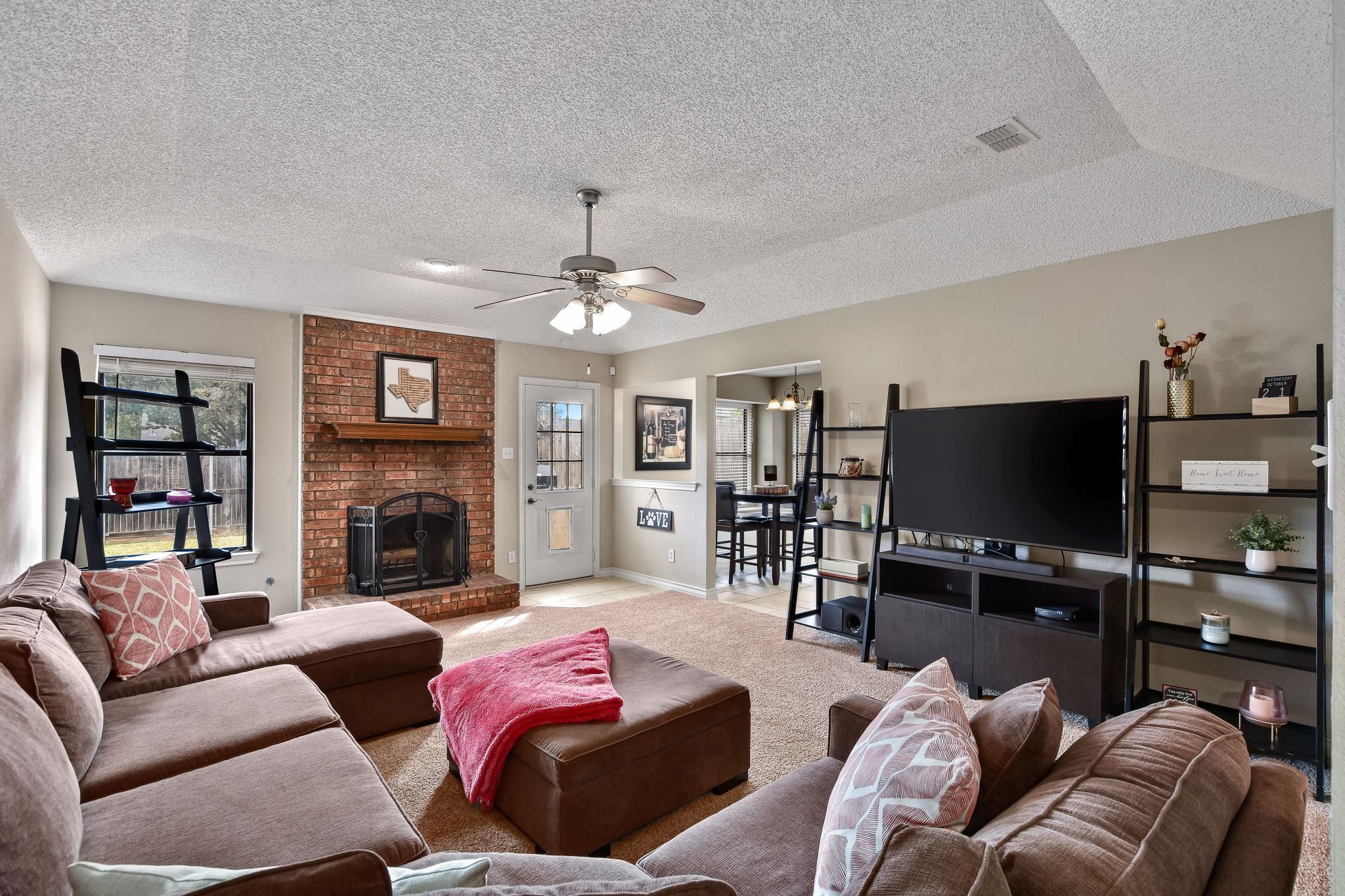 011-Living Room-FULL