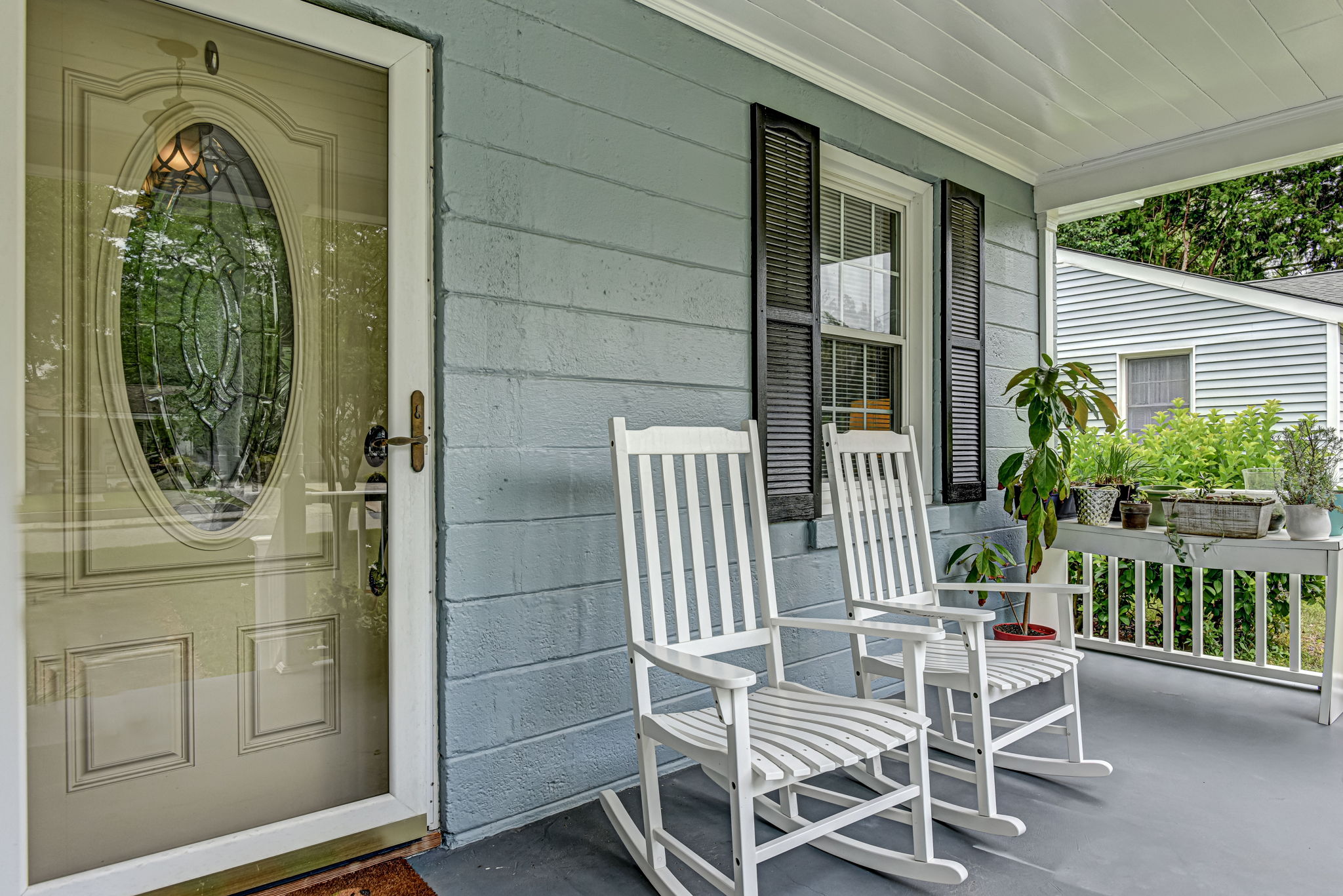 Front Porch/Entrance
