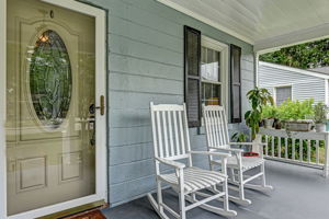 Front Porch/Entrance
