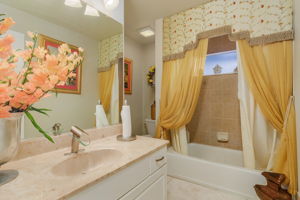 102 NE 10th Pl, Cape Coral, FL 33909, USA Photo 11