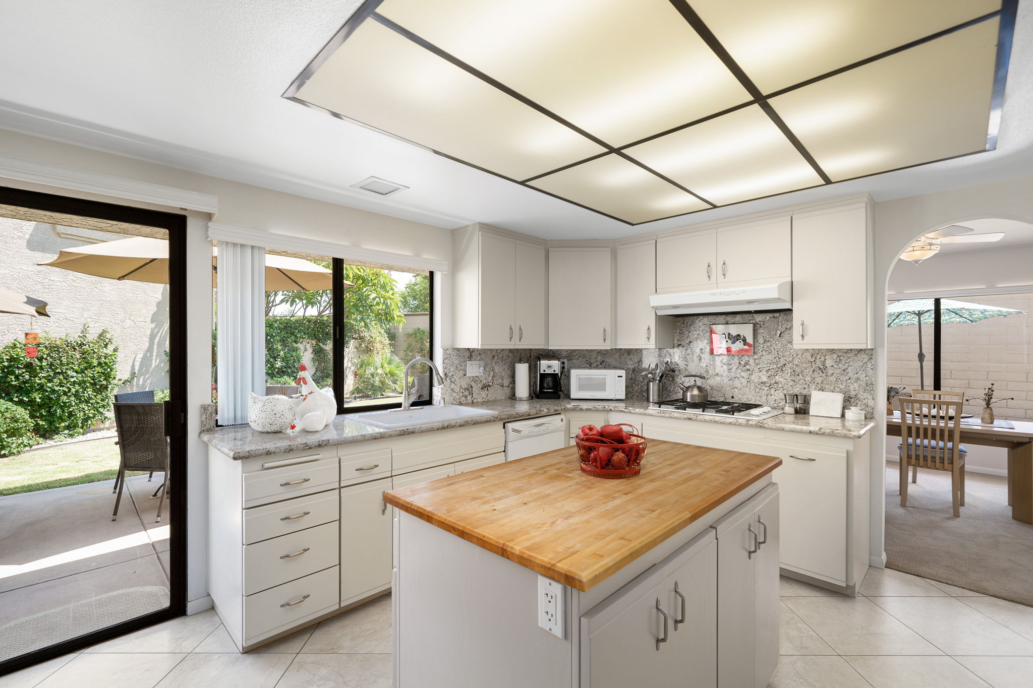 48131 Cll Seranas, La Quinta, CA 92253, USA Photo 2