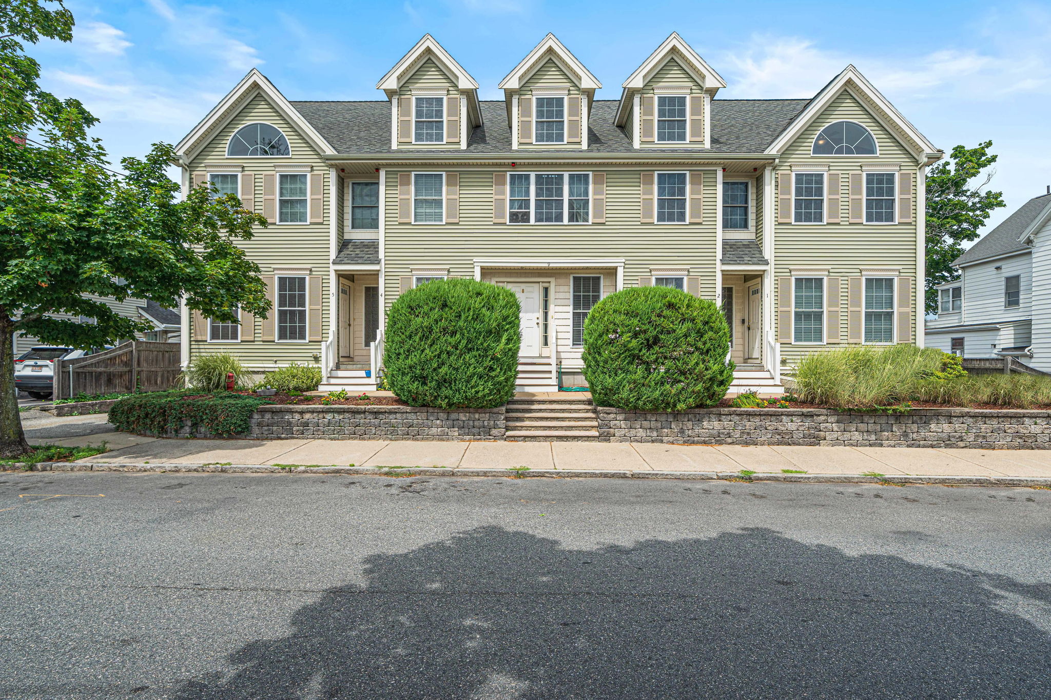 9 Russell St Unit 3, Waltham, MA 02453 TMRE Photography