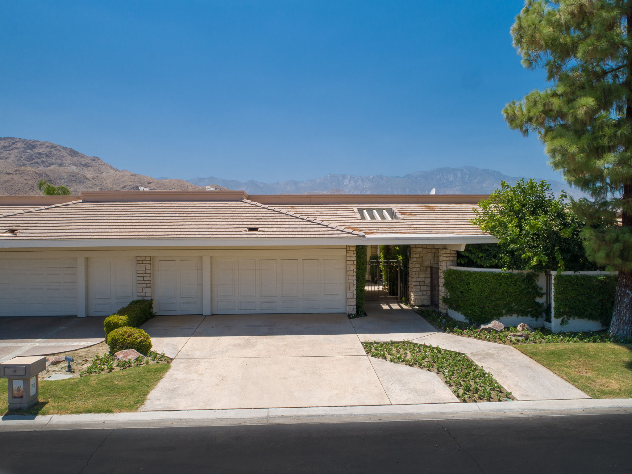 74 Mayfair Dr, Rancho Mirage, CA 92270, US Photo 2