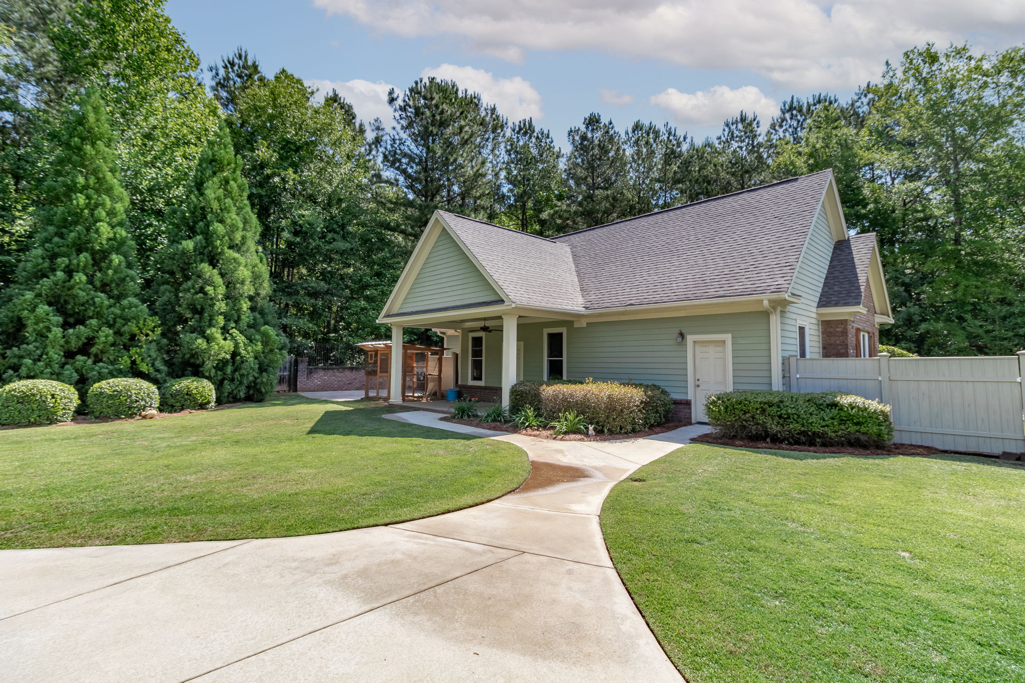 Detached 3 Car Garage