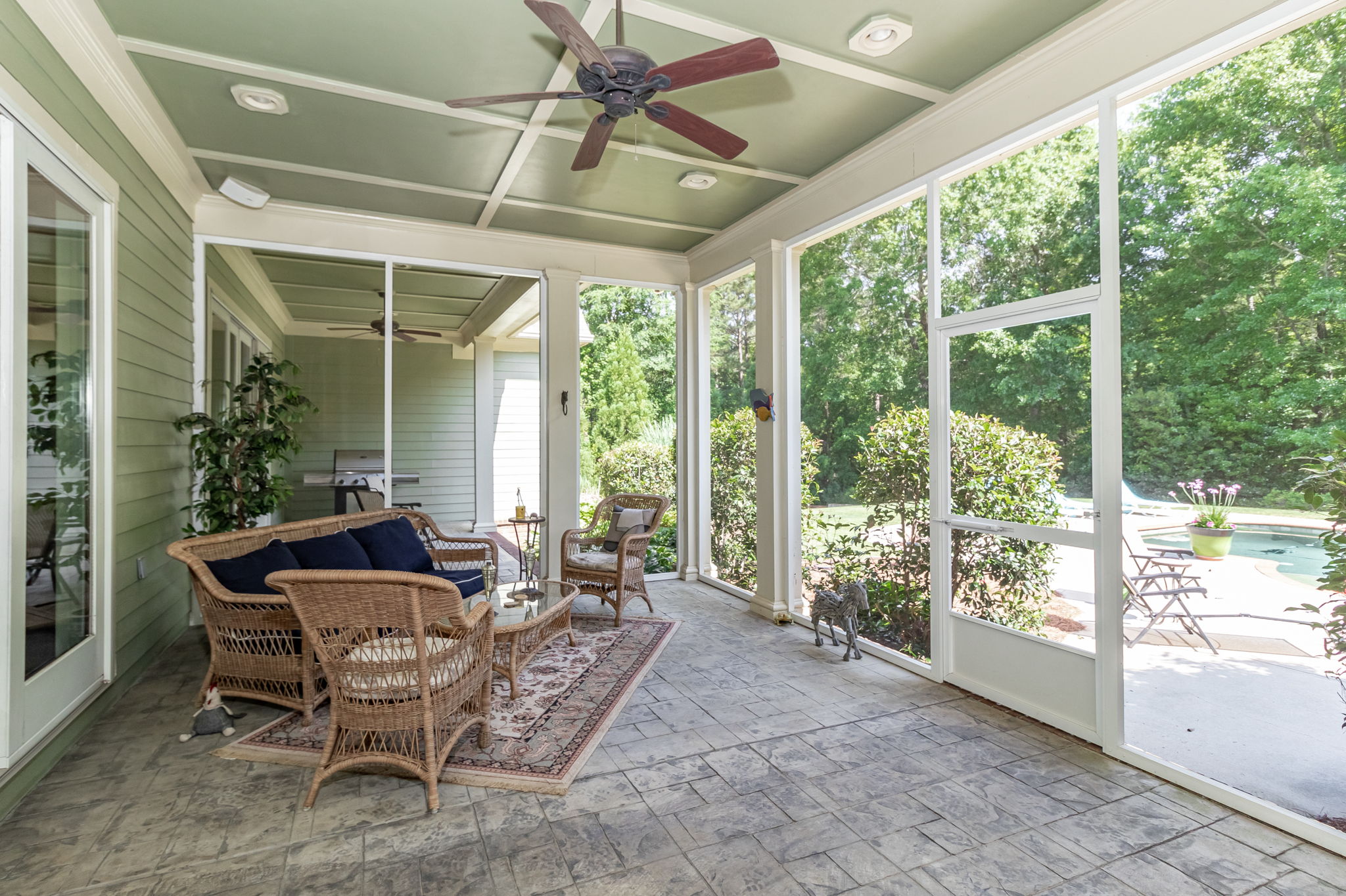 Screened-in Porch