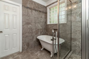 Owner's En-Suite Bath