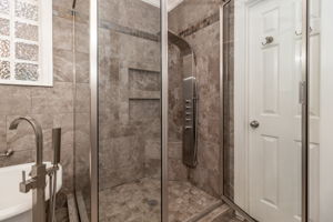 Owner's En-Suite Bath