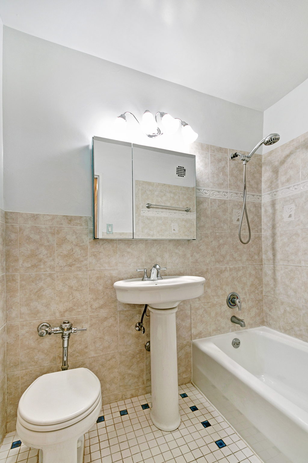 2736 Independence Ave, Bronx, NY 10463, USA Photo 16