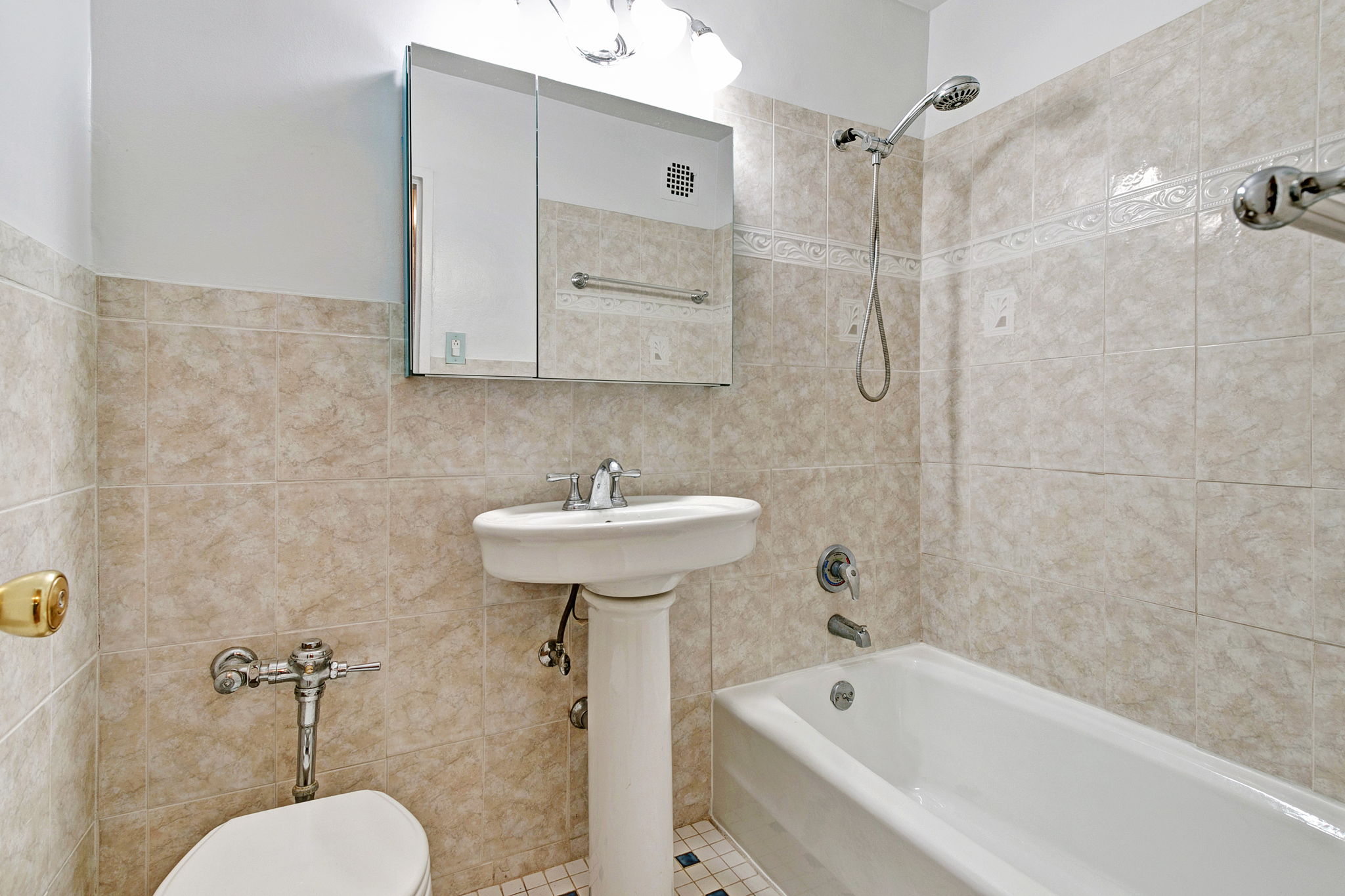 2736 Independence Ave, Bronx, NY 10463, USA Photo 15