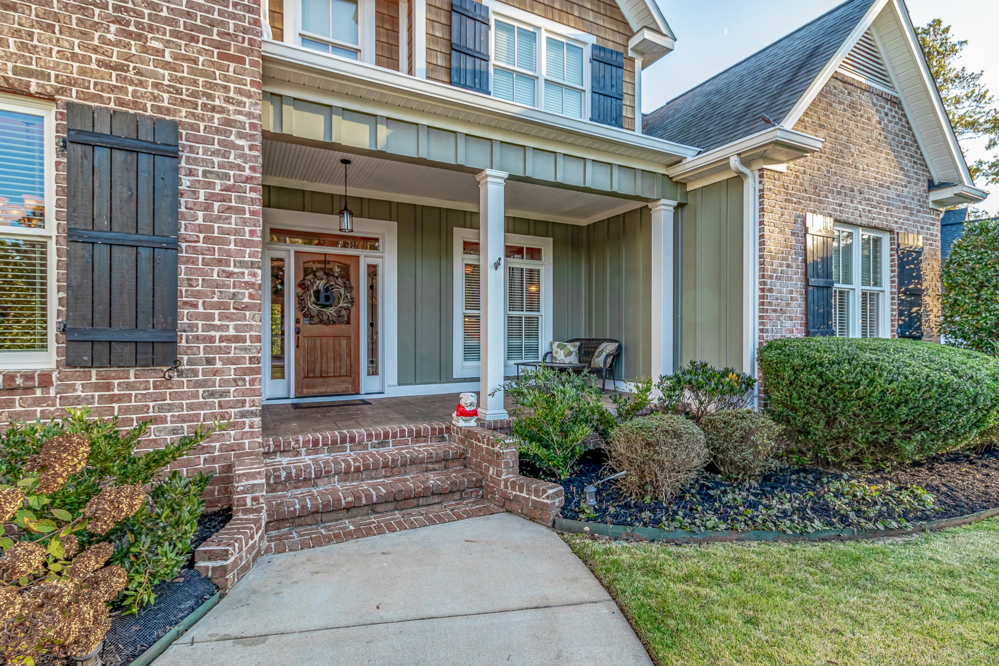 Front Porch/Entrance