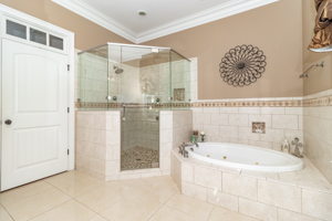 Owner's En-Suite Bath