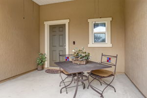Front Porch/Entrance