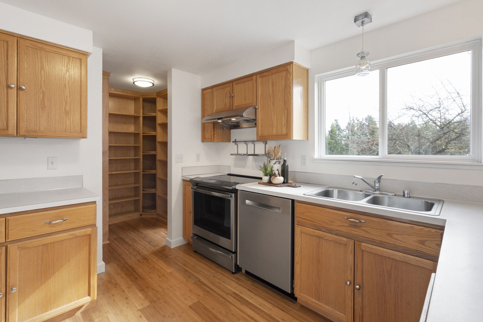 10998 Haven Ln SE, Port Orchard, WA 98367 Dom Does Media