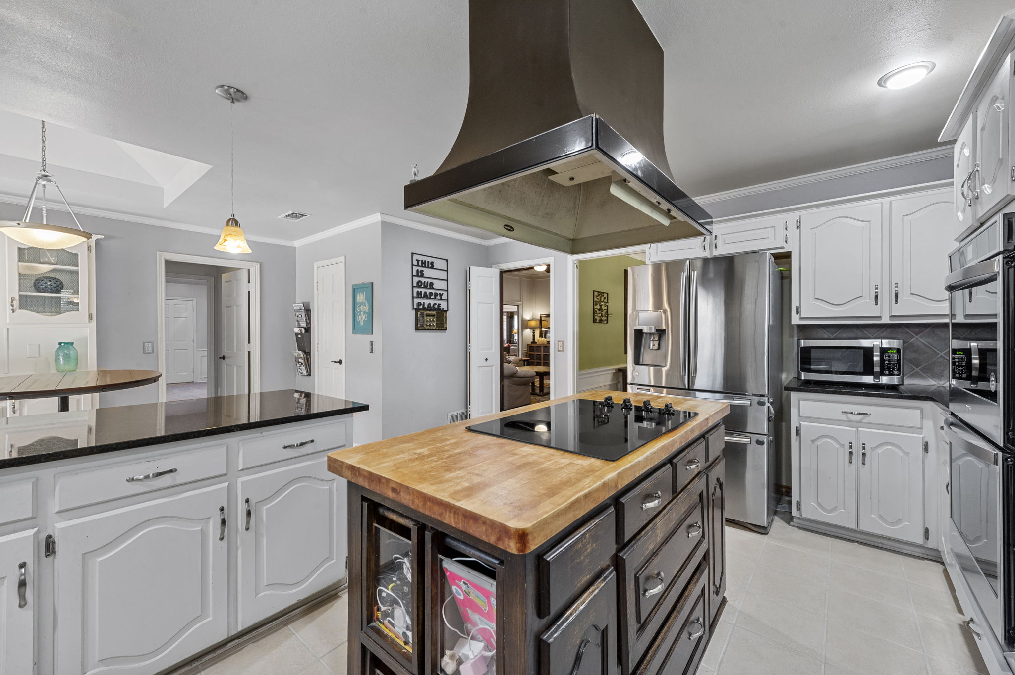 Kitchen Corner Near Dishwasher